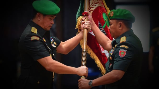 VIVA Militer: Jenderal TNI Maruli lantik Pangdam Hasanuddin.